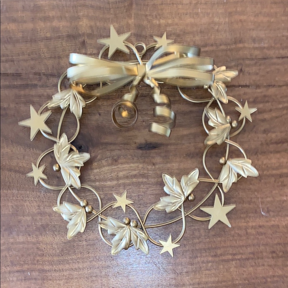 Golden Holiday Wreath with Leaves and Stars and Berry Accents 9X9